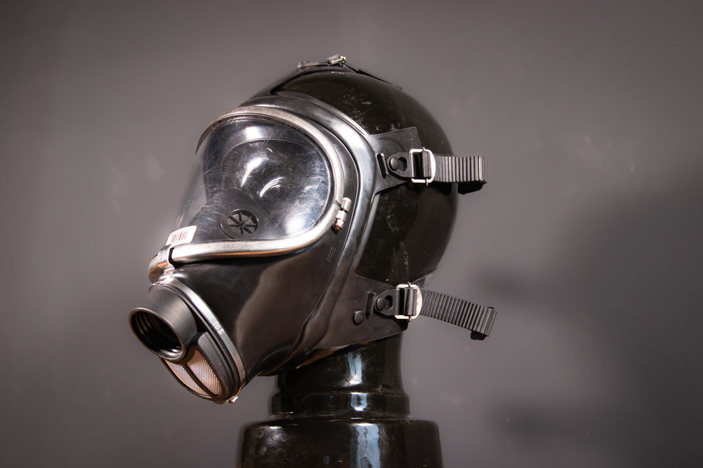 Klarer Gasmaske von Westwood Decay, Dräger Panorama Nova, mit weichem Gesichtsschaum und robustem Design, frontale Ansicht