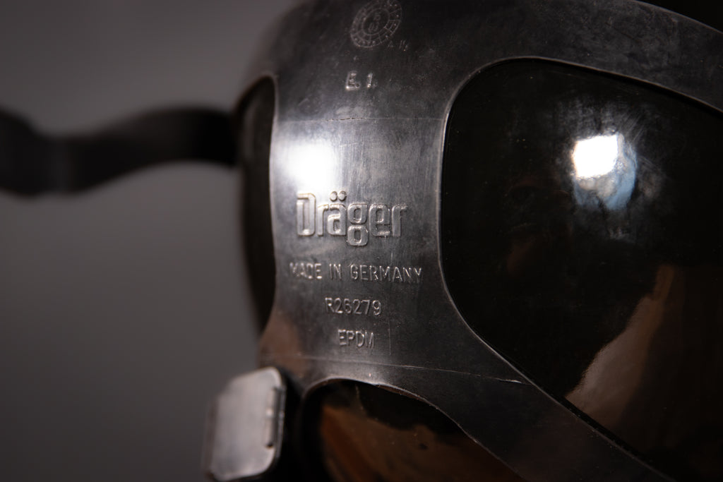 Spiegelnde Westwood Decay Gasmaske Panorama Nova Silber mit verspiegeltem Visier und komfortablem Design.