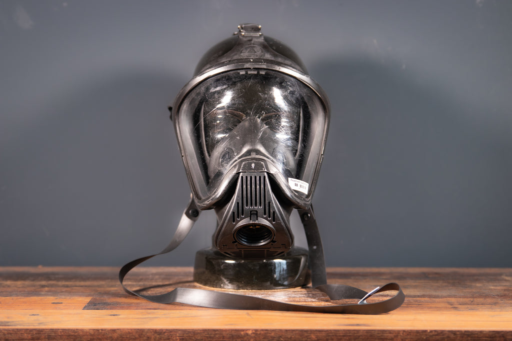 Klarer Gasmaske Ultra Elite von Westwood Decay, MSA/Auer, mit transparentem Visier und robustem Design.